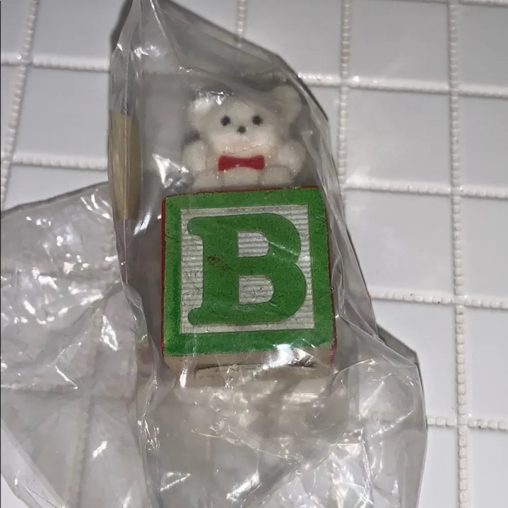 Vtg Enesco‎ bear on a Christmas block ornament